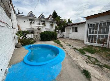 Casa · 128m² · 5 Ambientes · Venta 5 Amb – Grand Bourg – 309 m² – 2 Casas en Amplio Lote con Pileta Propia.