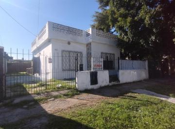 Casa · 60m² · 3 Ambientes · 1 Cochera · Casa en Venta Berazategui Oeste a Reciclar