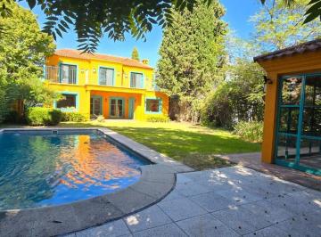Casa · 230m² · 5 Ambientes · 2 Cocheras · Muy Buena Casa en Barrio Cerrado " Las Victorias" de 3 Dorm..
