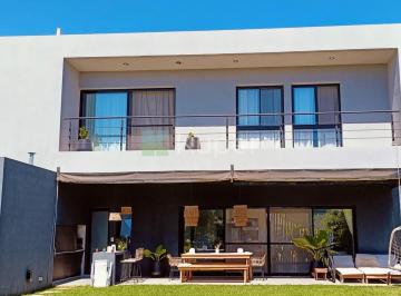 Casa · 160m² · 4 Ambientes · Casa en Venta en Ayres Plaza, Pilar, G. B. a. Zona Norte