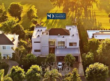 Casa · 450m² · 5 Ambientes · 2 Cocheras · Increíble Casa en Venta de 450 m² en Barrio Los Puentes de Lujan