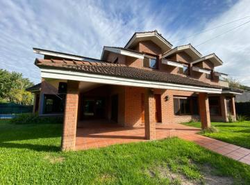 Casa · 321m² · 9 Ambientes · 2 Cocheras · Casa 4 Dorm. en Fisherton - Loteo Colombres