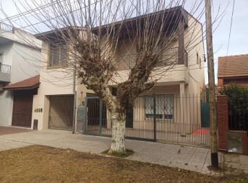 Casa · 225m² · 7 Ambientes · 2 Cocheras · Casa en Venta Quilmes Oeste.