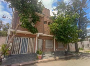 Casa · 156m² · 5 Ambientes · 1 Cochera · Casa 3 Dorm./cochera/pati0 - Barrio Mayoraz