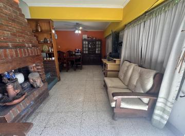 Casa · 156m² · 5 Ambientes · 1 Cochera · Casa 3 Dorm./cochera/pati0 - Barrio Mayoraz