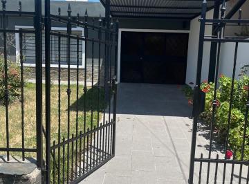 Casa de 4 ambientes, Córdoba · Alquilo Casa 2 Dorm. Barrio Los Naranjos a m. Av Fuerza Aerea