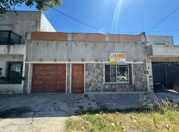 GOC-GOC-364_2 · Casa S/ Lote Propio de 4 Amb con Cochera y Fondo ¡Apta Cred!