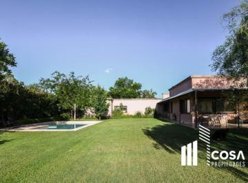 Casa · 258m² · 6 Ambientes · 2 Cocheras · Casa en Venta 3 Dorm. con Amplio Jardín y Piscina Portal Aldea Fisherton Rosario