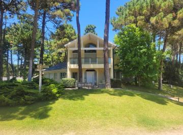 Casa de 4 ambientes, Pinamar · Casa en Venta - Zona Alamos - Vista Al Golf - Calidad de Construcción