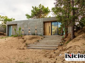 Casa de 3 ambientes, Punta Médanos · Casa Sola en Lote: Lote A53 - Punta Médanos - C879
