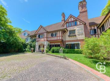 Casa · 1350m² · 10 Ambientes · 4 Cocheras · Casa en Barrancas Al Río