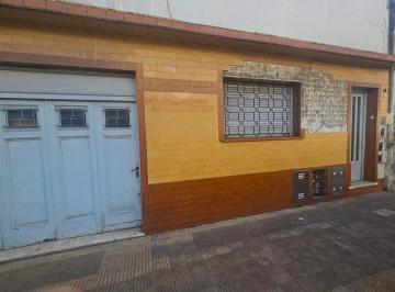 Casa de 4 ambientes, Avellaneda · Venta PH Tipo Casa de 4 Ambientes con Quincho y Terraza en Avellaneda.