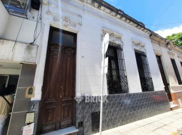 Casa · 166m² · 4 Ambientes · Casa en Lote de 8.66x33.37 en Craig Al 700 - Terraza Gran Patio Doble Altura