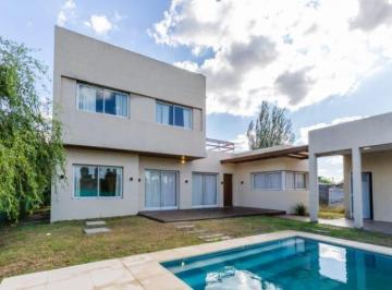FRENTE · Venta - Casa de 3 Dorm. con Quincho y Pileta - Barrio Residencial Abierto El Molino - Roldán.