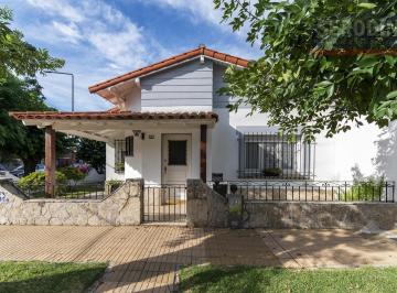 Casa · 125m² · 3 Ambientes · 1 Cochera · Casa en Bernal
