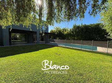 Casa · 181m² · 6 Ambientes · 2 Cocheras · Casa en Alquiler en Los Alisos, Nordelta, Tigre