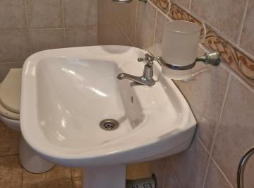 Depto de 3 ambientes , en el 8º piso frente.- Con pisos flotantes.- Tiene cocina · Depto 3 Amb.