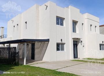 Casa · 200m² · 6 Ambientes · 1 Cochera · Casa en El Canton - Norte