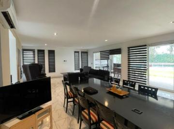 Casa · 160m² · 4 Ambientes · 3 Cocheras · Casa Barrancas de San Benito Barrio Privado