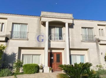 Casa · 219m² · 7 Ambientes · Casa Chalet en Alquiler en El Recodo, Pilar, G. B. a. Zona Norte