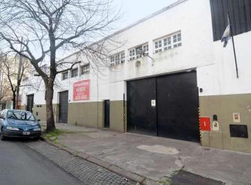 Depósito · 2400m² · Excelente Deposito en Alquiler de 2400 m² Cub en Pompeya, a m de Av Perito Moreno