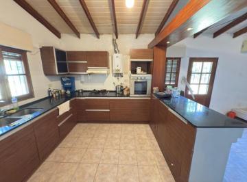 Casa · 196m² · 4 Ambientes · Venta Casa de 3 Dorm. en Granadero Baigorria