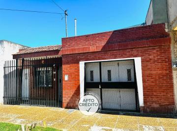 Casa · 93m² · 4 Ambientes · 1 Cochera · Casa en Venta 2/3 Dorm con Cochera