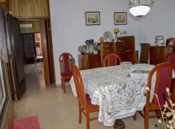 Casa · 158m² · 6 Ambientes · 2 Cocheras · Casa en Ludueña - Apto Crédito - Cochera - Una Sola Planta