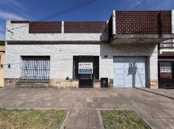 Casa · 130m² · 3 Ambientes · 1 Cochera · Casa 3 Ambientes en Venta Merlo Sur
