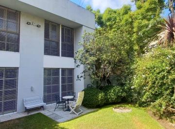 Casa de 5 ambientes, Quilmes · Amplia Casa en 2 Plantas con 4 Dorm.