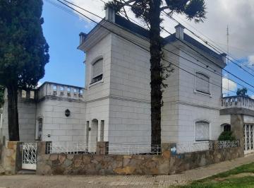 Casa · 176m² · 7 Ambientes · 1 Cochera · Venta/permuta - Casa - a Refaccionar - Roque Sáez Peña, Rosario