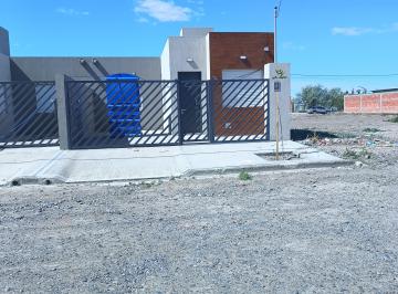 Casa de 5 ambientes, Trelew · Casa a Estrena