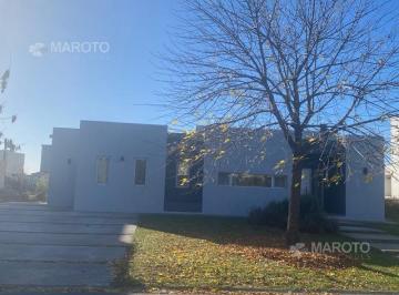 Casa · 180m² · 4 Ambientes · 2 Cocheras · Casa en Alquiler en El Canton - Maroto Propiedades