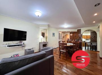 Casa · 151m² · 4 Ambientes · 1 Cochera · Casa Abasto 3 Dorm. Cochera Patio PH Al Frente