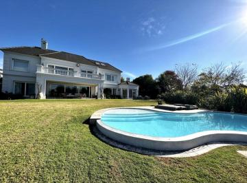 Casa · 600m² · 6 Ambientes · 6 Cocheras · Casa a La Venta en Buenos Aires Golf Club Bella Vista