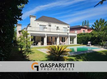Casa · 239m² · 5 Ambientes · 4 Cocheras · Casa en Venta en Septiembre con Pileta!