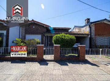 Casa · 110m² · 3 Ambientes · 2 Cocheras · Casa 3 Amb C/ Cochera S/ Lote 420 m²