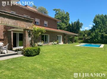 3 · Espectacular Casa en Venta en La Mejor Zona de La Horqueta