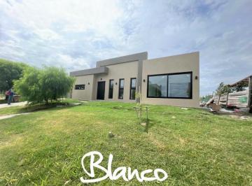 Casa · 160m² · 4 Ambientes · 1 Cochera · Casa en Venta en San Sebastian, Escobar, G. B. a. Zona Norte