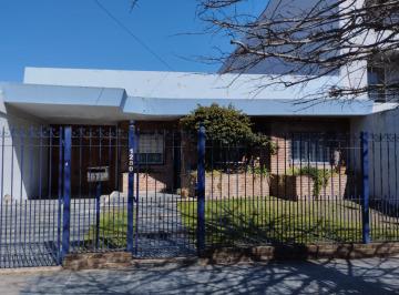 imagen1 · Venta De: Casa de 4 Ambientes con Jardin en Lote de 11 X 70 m². a 5 Cuadras del Centro de Moron.