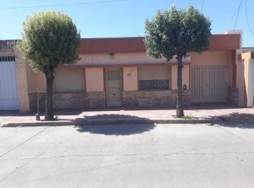 Casa · 122m² · 3 Dormitorios · 3 Cocheras · Vendo Casa Tres Dorm. Los Naranjos