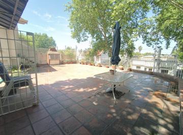 PH · 182m² · 5 Ambientes · 2 Cocheras · PH en Lomas de Zamora con Terraza