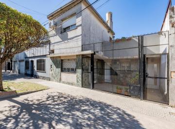 Casa · 134m² · 4 Ambientes · Venta - Casa 3 Dorm., con Patio y Terraza. Bellavista, Rosario.