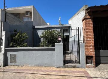 Casa de 3 ambientes, Lomas de Zamora · Casa con 1 Dormitorio de 133 m² en Venta, Lomas de Zamora