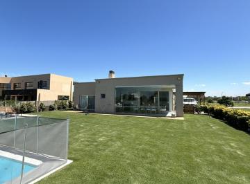Casa · 180m² · 4 Ambientes · Casa en Barrio Privado Magallanes Pueblos del Plata