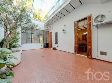 Casa · 250m² · 8 Ambientes · Venta Casa de 3 Dorm. con Piscina Patio en Nuestra Señora de Lourdes Retasada