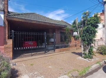 general-san-martin-villa-maipu-venta-casa-5-o-mas-ambientes · Casa 5 Amb con Cochera, Patio y Terraza