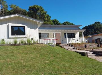 Casa · 200m² · 6 Ambientes · 1 Cochera · Casa en Venta en Barrio Pioneros de Pinamar. Venta de Pozo! Financiacion!