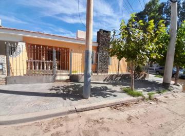 Casa · 274m² · 6 Ambientes · 1 Cochera · Vendo Casa en Tinogasta 3 Dorm.