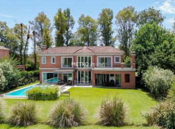 Casa · 375m² · 7 Ambientes · 2 Cocheras · Casa en Venta 4 Dorm. Sobre Golf en Mayling Club de Campo